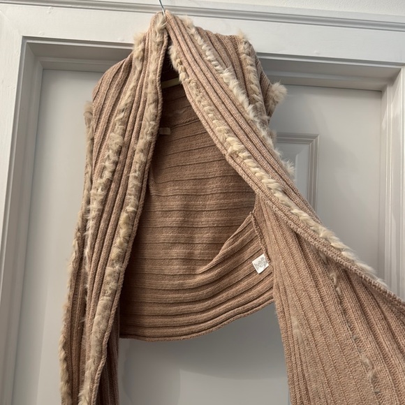 Cozy Tan Knit Fur Vest with Fringe - Picture 3 of 5